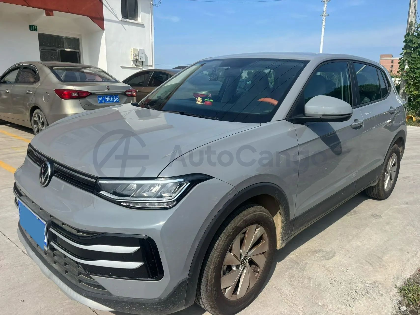 VOLKSWAGEN THARU